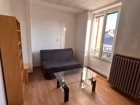 particulier loue studio/f1 meublé