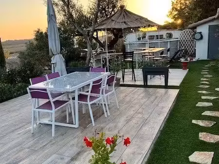 villa de plain-pied avec vue dégagée