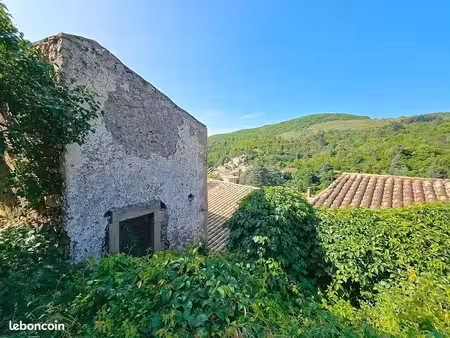 bâtisse en pierre à rénover