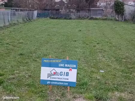 terrain 468 m² medis