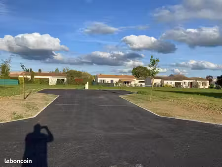terrain 327 m² pisany