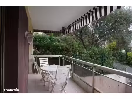 pinède de juan-les-pins  commerces et plages  grand studio