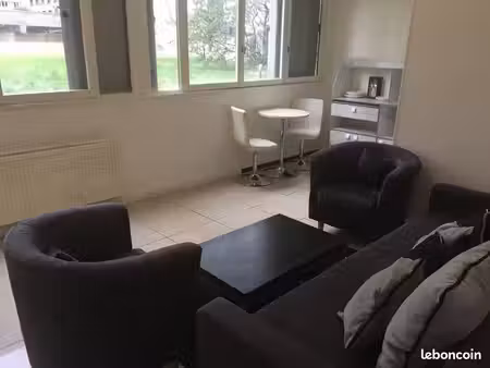 loue studio - 28m² - porte de la villette