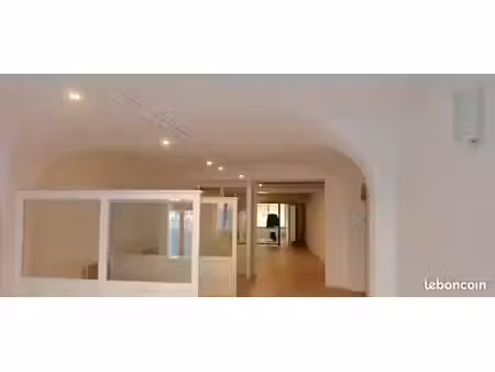 local commercial de 125 m² en centre-ville de nîmes