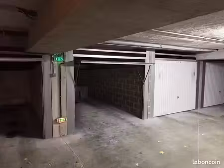 ◊garage box fermé dans immeuble sécurisé ◊st jacques de la lande