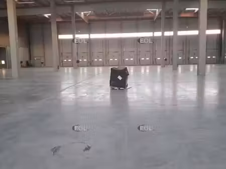 local logistique 8 200 m²