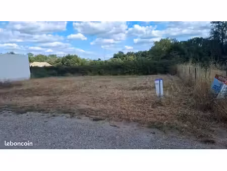 terrain 717 m²