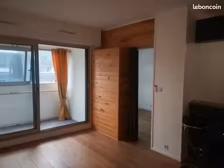appartement 2 pièces   bernières-sur-mer. loyer 555 charges comprises