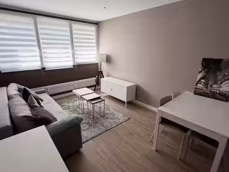 f2 meublé 47 m² – parking privatif – résidence sécurisée