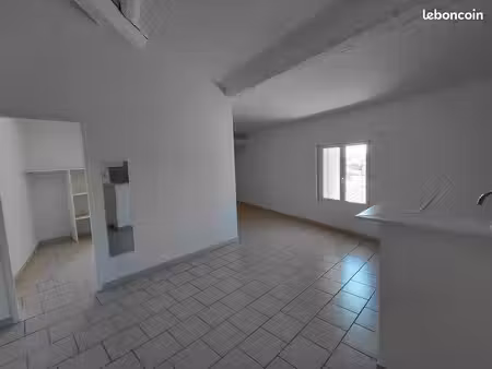 p2 au 3ème et dernier étage  très ensoleillé