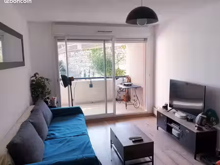 nîmes – superbe t2 meublé 40 m² – terrasse 11 m² – garage