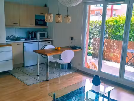 t2 meublé 50 m² – terrasse  piscine et parking – centre saint-genis-pouilly