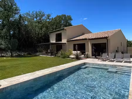 villa f5 200 m2 disponible pour 9 mois