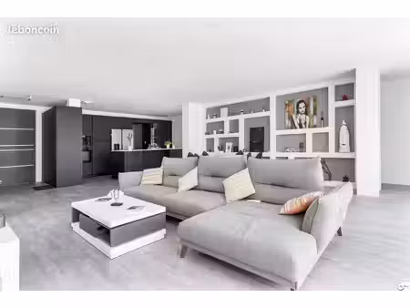 villa 5 pièces 170 m²