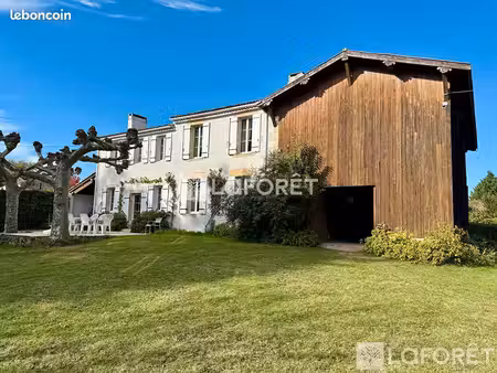 propriété 8 pièces 214 m²