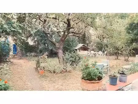 bel appartement plein de charme avec un beau jardin commun à 20nm du centre-ville de toulo