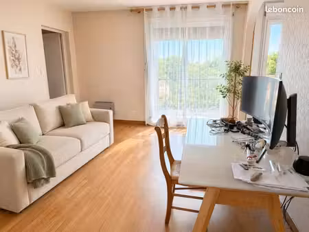 appartement t2 meuble 50 m² — proche commerces — quartier la terrasse