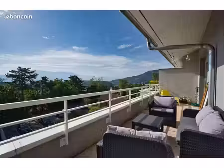 t4 dernier étage  avec terrasse et en excellent état
