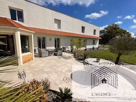 propriété 9 pièces 240 m²
