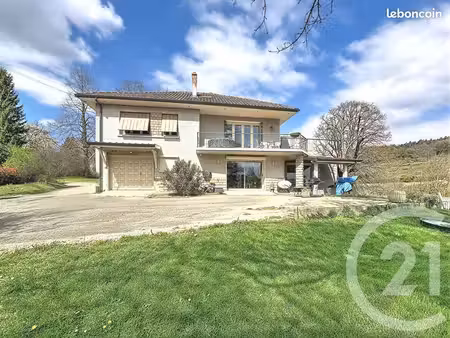 maison 10 pièces 193 m²