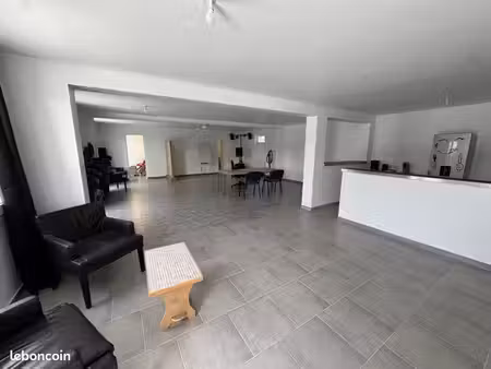 à louer / local d’activité / 150m2 / médecin / bureaux