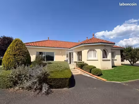 charmante maison de plain-pied - 158 m2 sur une parcelle de 2226 m2