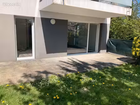 appartement t3 avec terrasse et jardin
