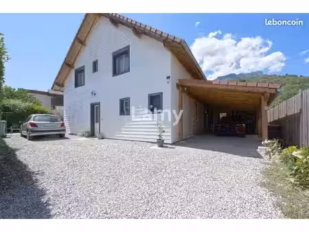 villa 6 pièces 151 m²
