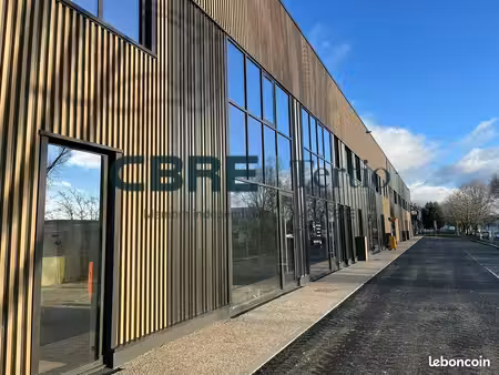 local d'activite 961 m² saint-cyr-sur-loire