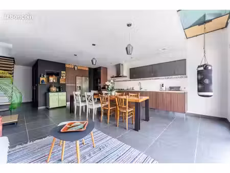 maison de ville 6 pièces 166 m²