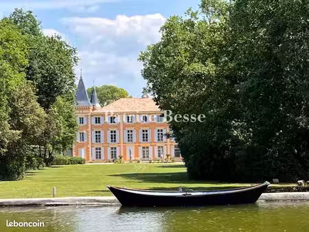 château 30 pièces 1 450 m²