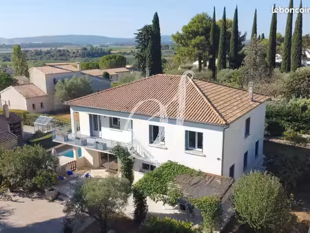 villa 8 pièces 256 m²