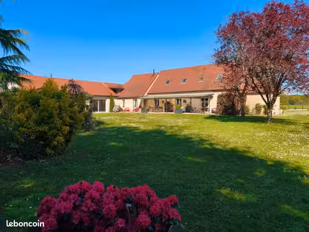 propriété de 215 m² avec piscine couverte - terrain de 2990m²