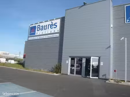 local bureaux 141 m²