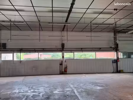 local d'activité restauré 534 m2 au loyer de 53 ht /m2/an