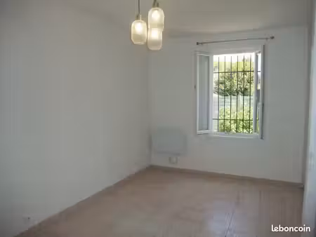 paticulier loue maison 38 m3 avec jardin et garage
