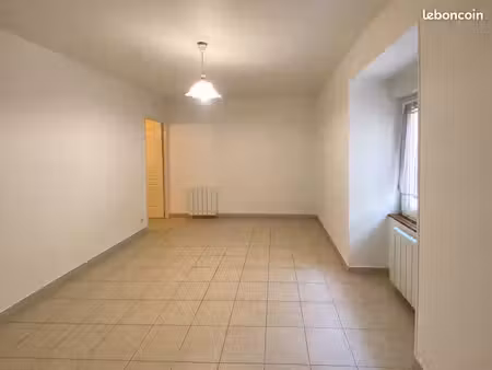 charmant t2 traversant de 31 m² en rez-de-chaussée