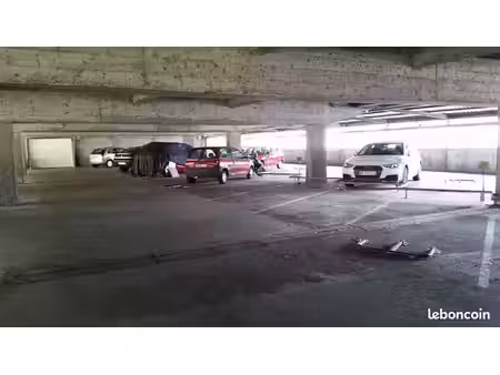 parking agen a vendre