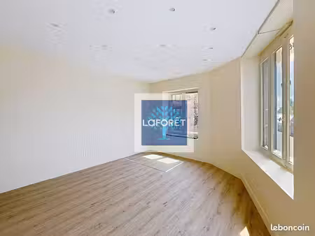 local commercial 68 m² blaye