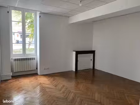 bureaux 58 m² castres-gironde