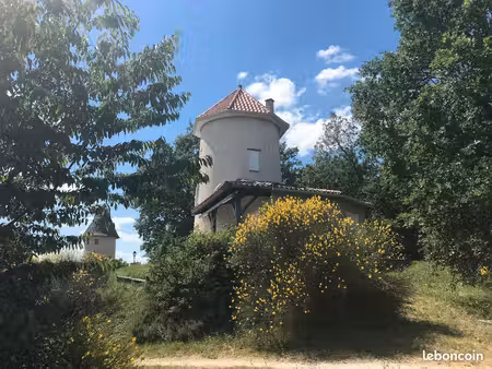 moulin à vent restauré avec piscine  pour résidence secondaire ou gite  vue imprenable