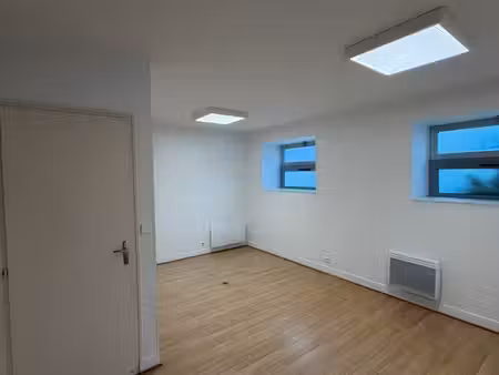a louer - local professionnel - bureaux/ cabinet médical de 85m2