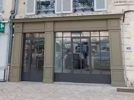 beau local commercial   entièrement refait à neuf