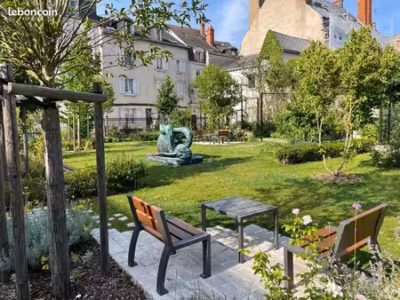 a louer t2 refait à neuf centre historique orleans