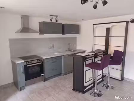 f2 avec cuisine équipée et douche italienne
