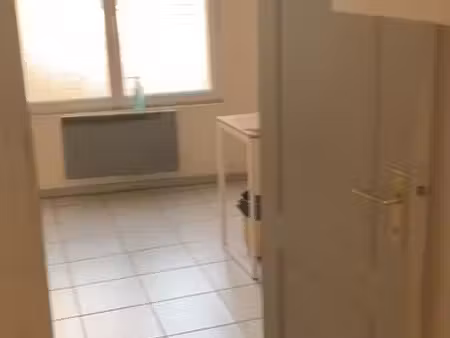 studio ou local professionnel de 28 m2 lumineux chalons centre libre en janvier 2027
