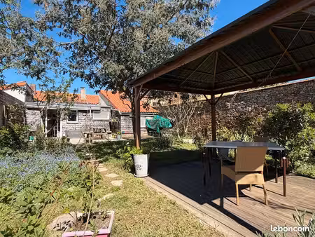 maison plain pied avec dépendances et garage non attenant