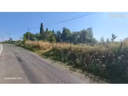 terrain 2400 m²