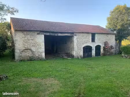 aujols – authentiques granges en pierre à réinventer – 7 000 m² – projet de caractère