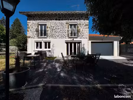maison individuelle en pierres
